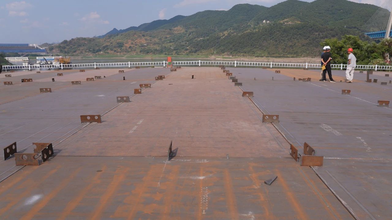 國企動態(tài)  驗收完成，首批青城大橋主橋鋼箱梁構件將于9月7日陸續(xù)運抵現(xiàn)場！5.jpg